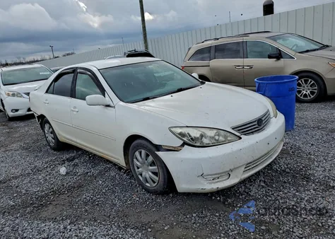 2005 Toyota Camry Le from USA, damaged, VIN 4T1BE32K55U541051